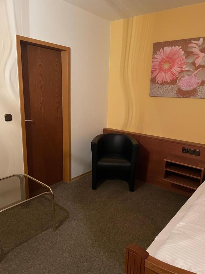 Hotel Zur Post Froemel Buchlberg Room photo